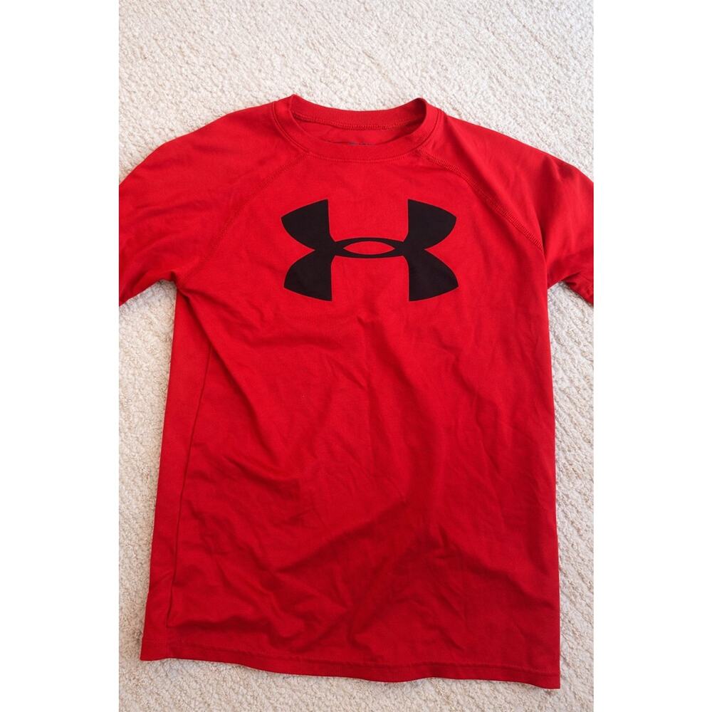 Under Armour Boys Red Athletic Shirt Youth Size M HeatGear Logo Tee